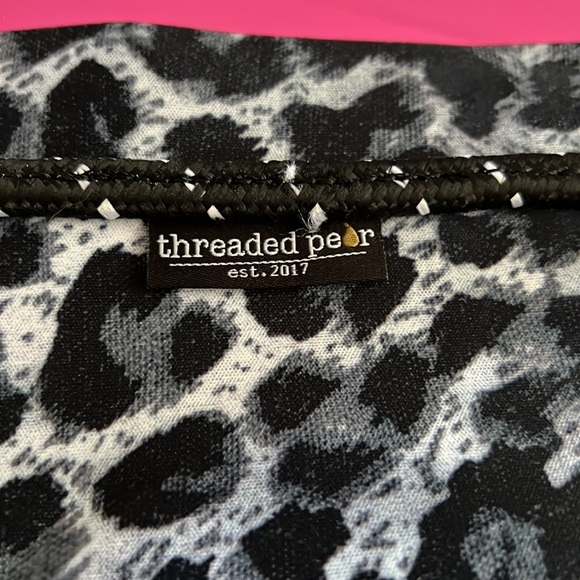 Threaded pear cheetah print large purse - Picture 10 of 10